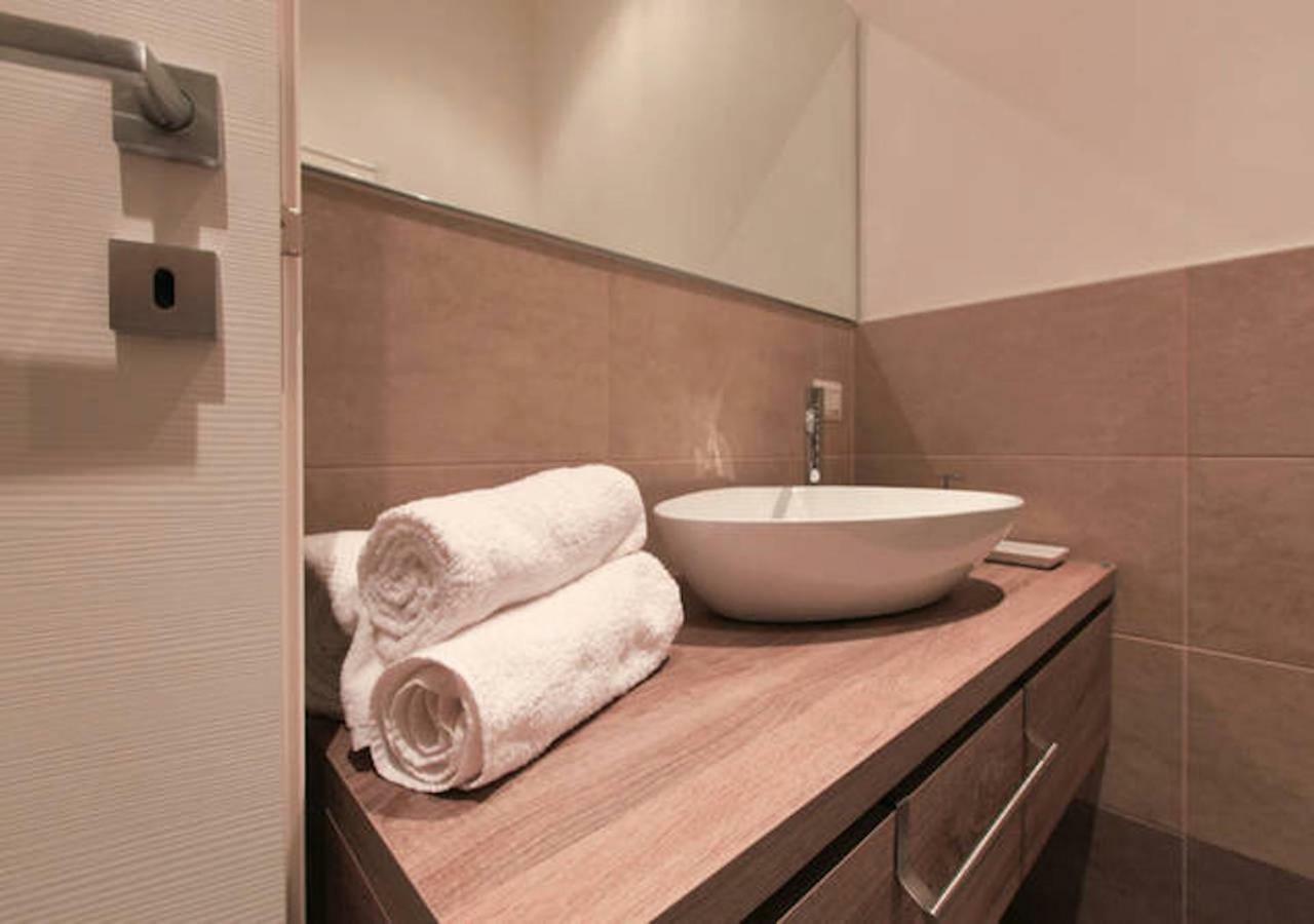 Cenisio Apartment Милано Екстериор снимка